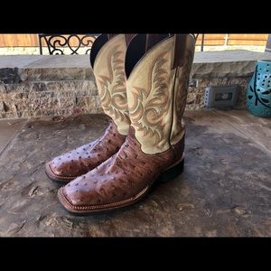 Justin brown full quill ostrich boots. Size 9EE